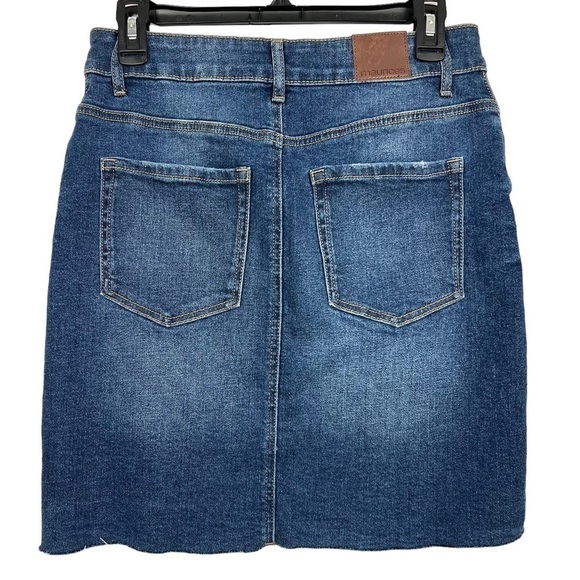 MAURICES Women’s Blue Jean Denim Skirt Sz 4 Distress/Ripped/Torn Stretch Frayed - Picture 2 of 8